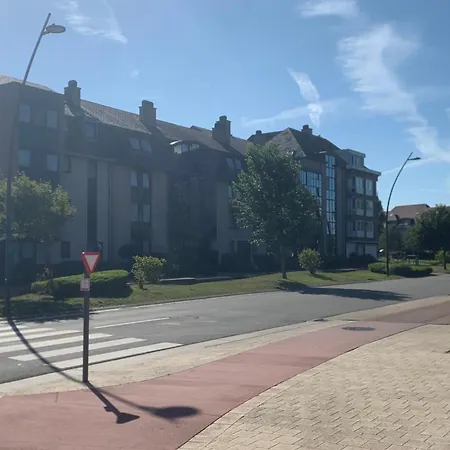 White Chateau Met Parking En Zonnig Balkon Apartment *