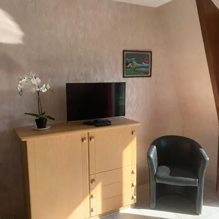 White Chateau Met Parking En Zonnig Balkon Apartment